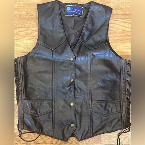 Vance Motorcycle Leather Vest With Eagle Embossing - Picture 3 of 8